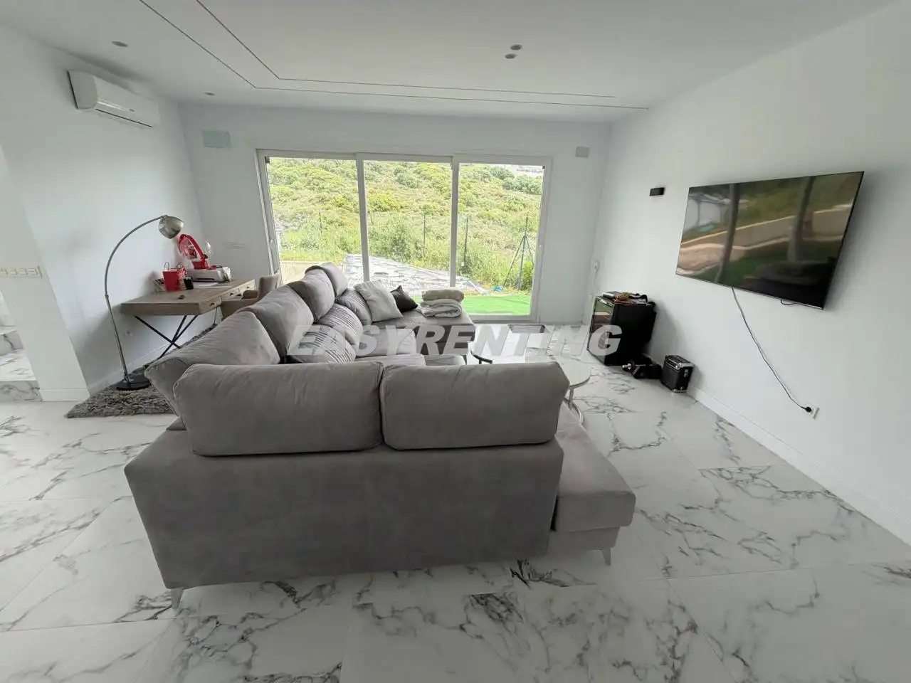 Living room of Houses for sale in La Línea de la Concepción  with Air Conditioner, Private garden and Terrace