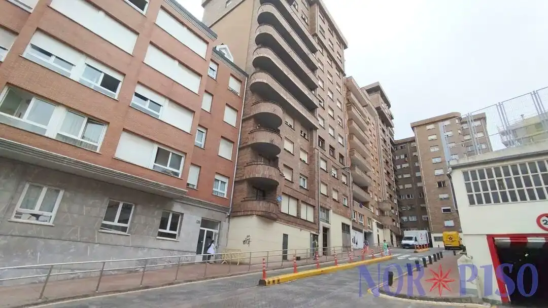 Vista exterior de Garaje de alquiler en Bilbao 