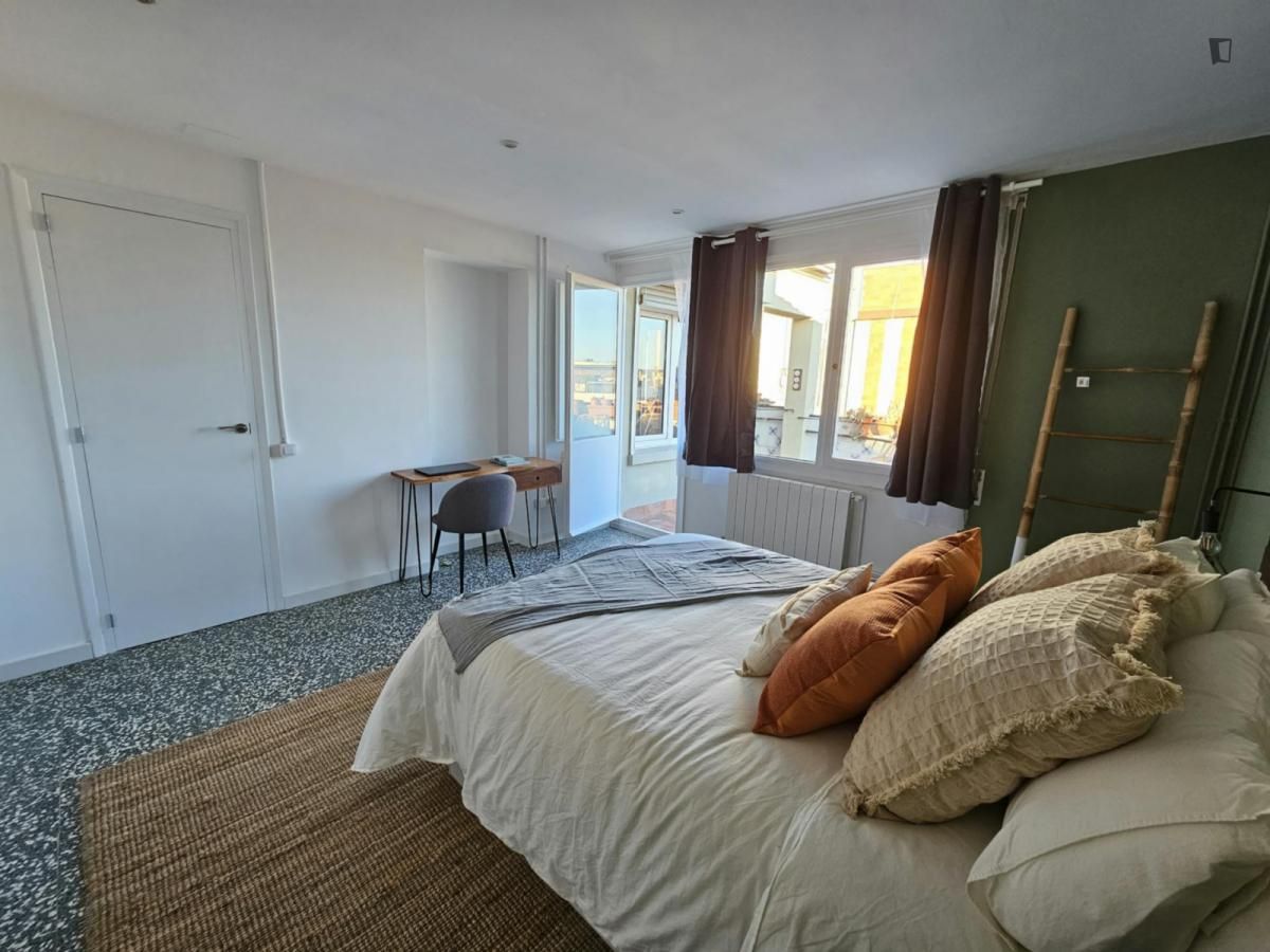 Bedroom of Apartment to share in  Barcelona Capital  with Heating, Furnished and Washing machine