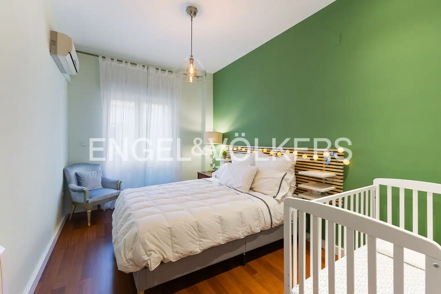 Bedroom of Houses for sale in Valencia  with Air Conditioner, Heating and Terrace
