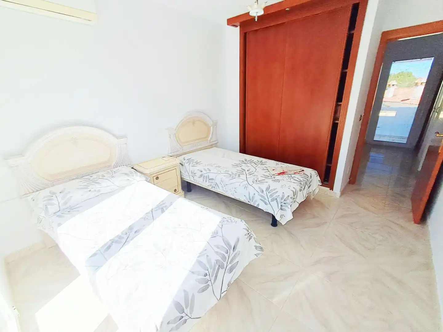 Dormitori de Casa adosada en venda en Benalmádena amb Aire condicionat, Calefacció i Jardí privat