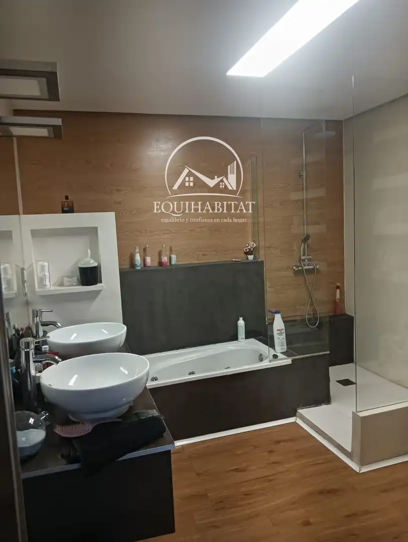 Baño de Casa adosada en venta en Alcarràs con Aire acondicionado, Terraza y Trastero