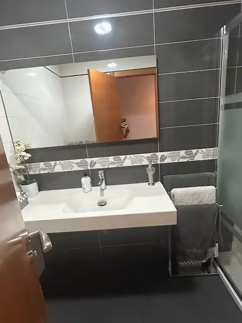 Badezimmer von Wohnung zum Verkauf in Corbera mit Abstellraum, Möbliert und Waschmaschine