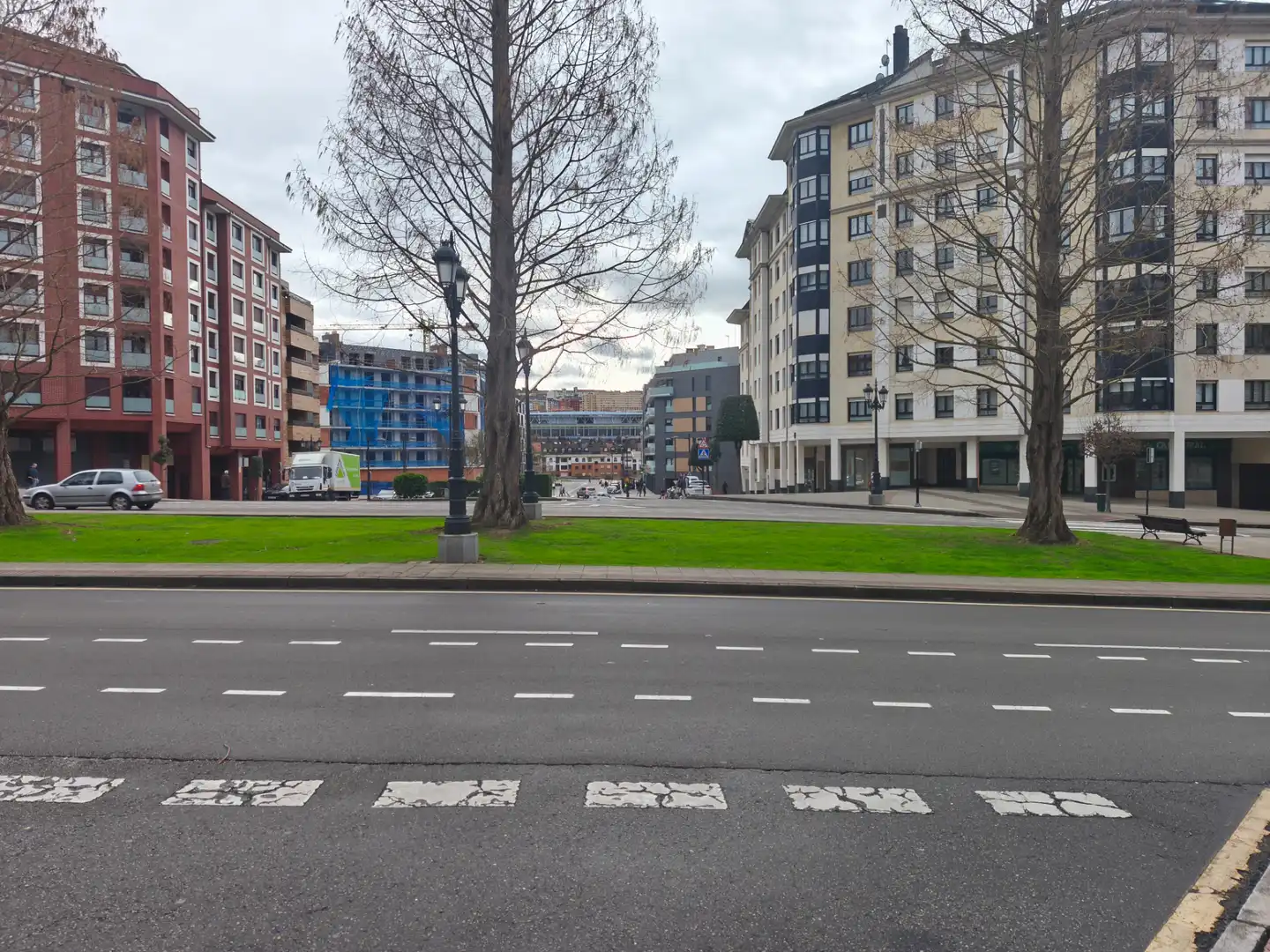 Außenansicht von Geschaftsraum zur Miete in Oviedo  mit Terrasse