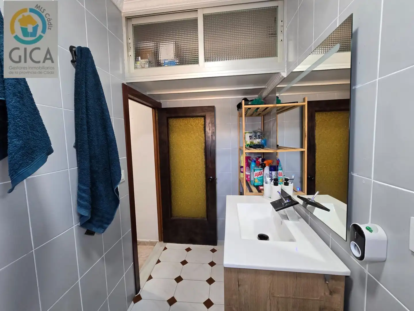 Bany de Pis en venda en Algeciras amb Terrassa