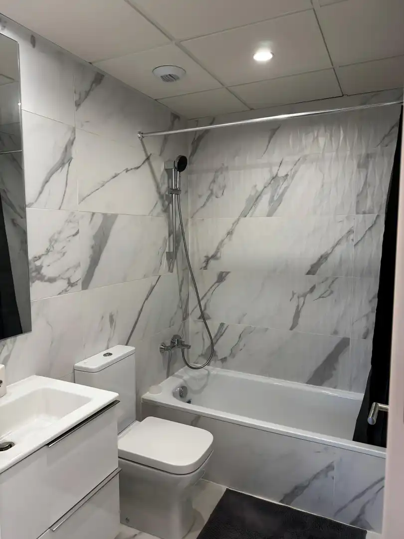 Bathroom of Apartments for rent in Estepona  with Air Conditioner, Terrace and Swimming Pool
