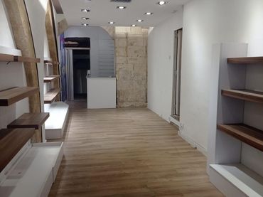 Local comercial de lloguer a Centre Vila