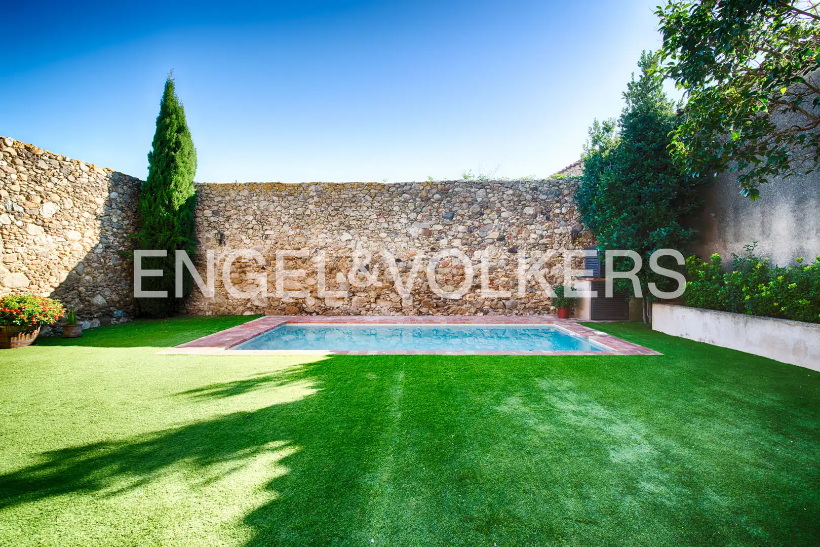 Piscina de Finca rústica en venda en Sant Climent Sescebes, Girona