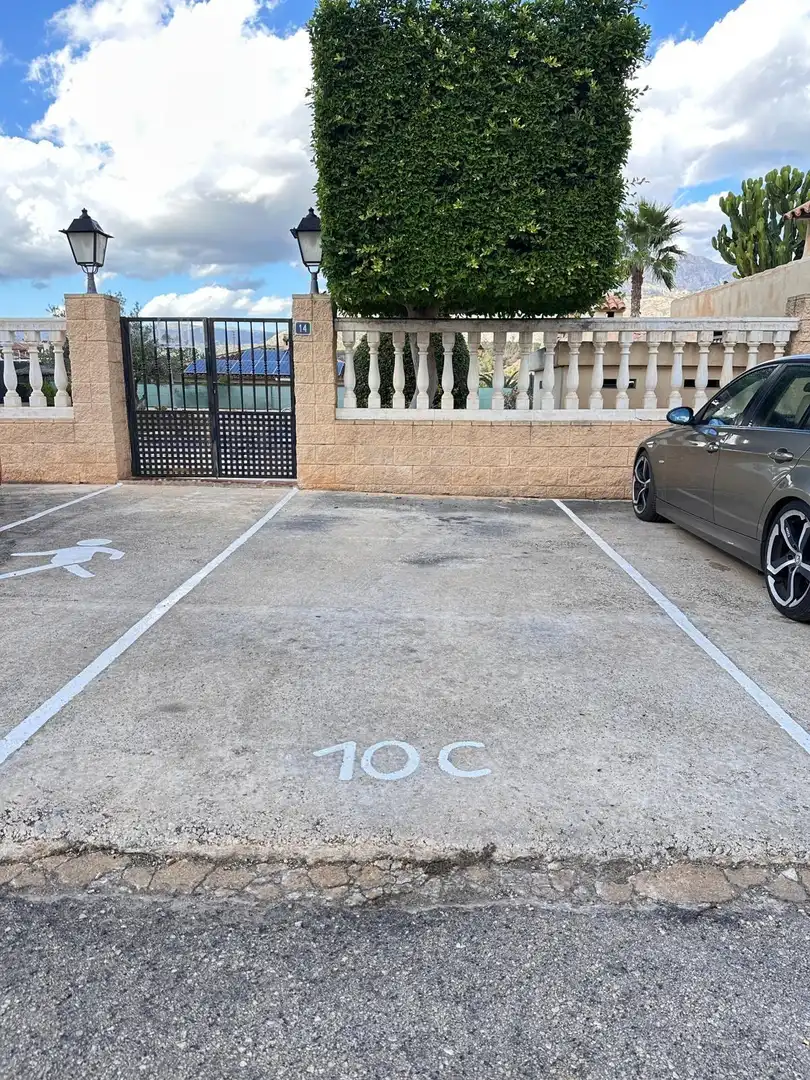 Aparcament de Casa adosada en venda en La Nucia amb Jardí privat, Terrassa i Traster