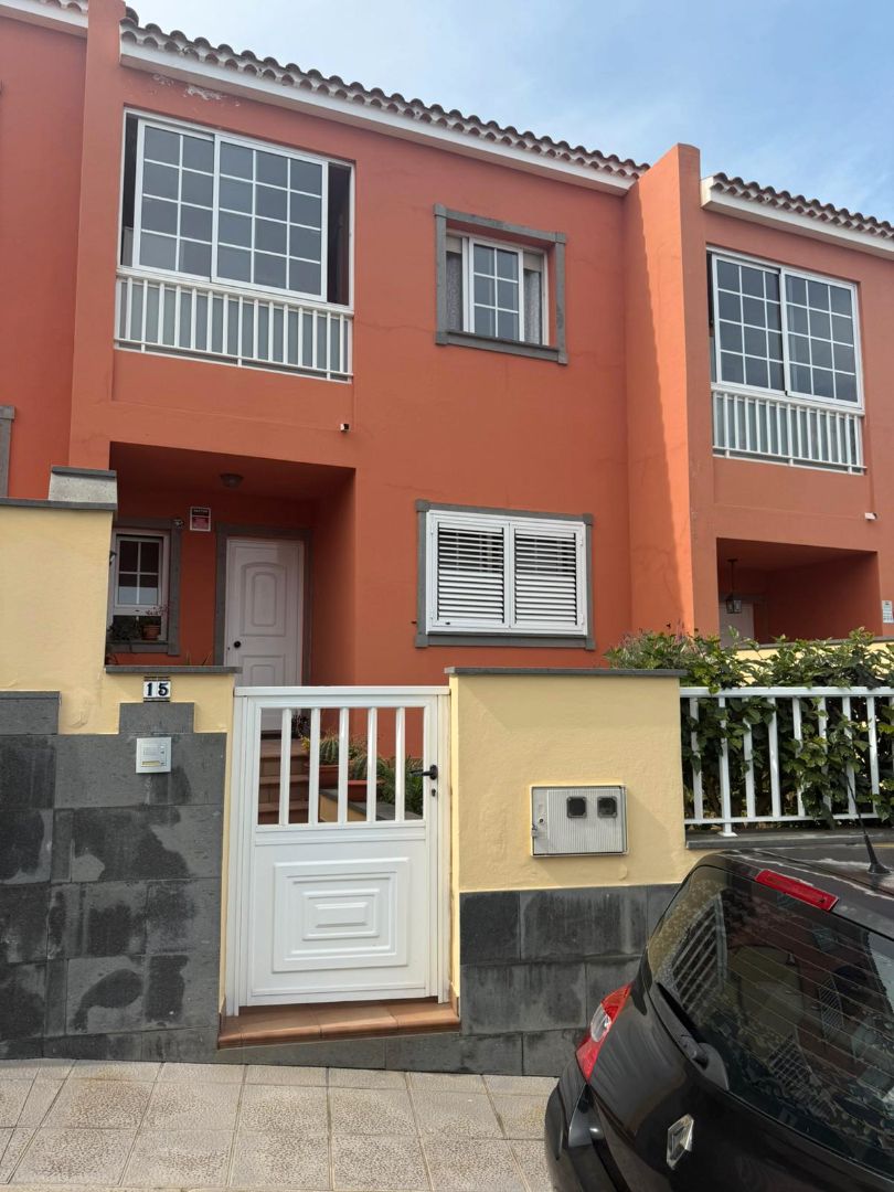 Exterior view of Single-family semi-detached for sale in Icod de los Vinos  with Terrace