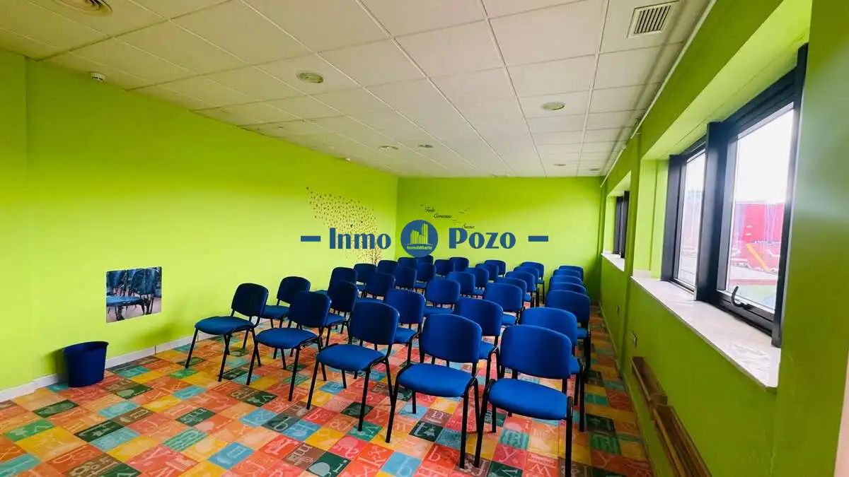 Büro zum Verkauf in Almendralejo