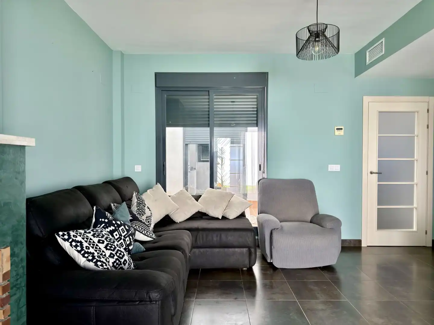 Sala d'estar de Casa o xalet en venda en Guillena amb Aire condicionat, Calefacció i Terrassa