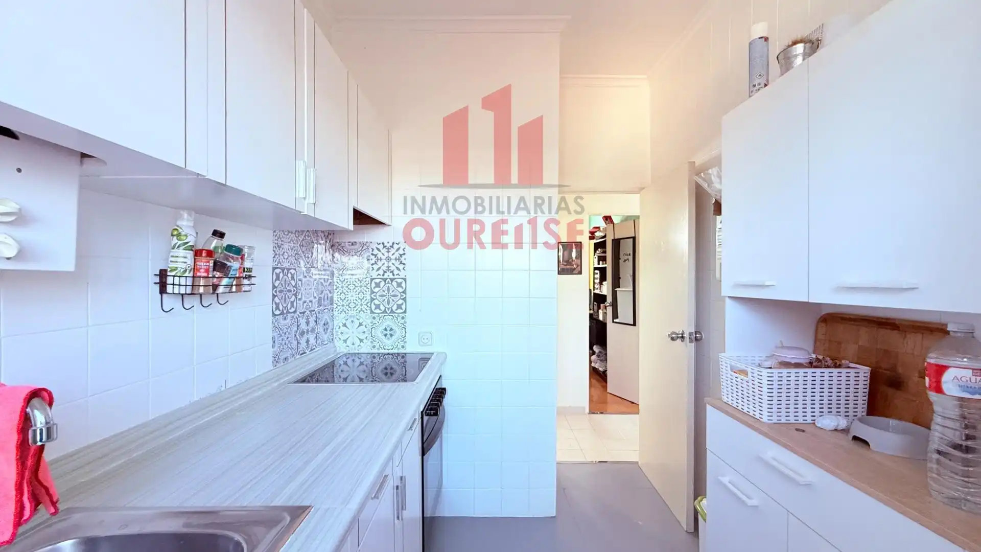 Kitchen of Buildings for sale in Ourense Capital 