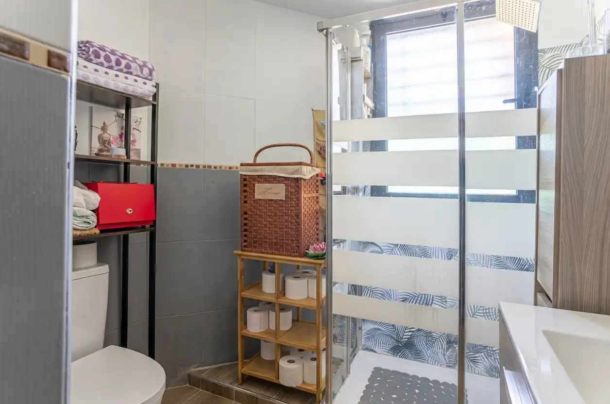 Bathroom of Flat for sale in Vélez-Málaga  with Air Conditioner, Terrace and Community pool