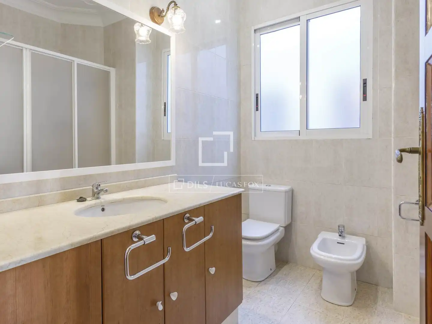 Bathroom of Flat for rent in Valencia  with Air Conditioner, Heating and Balcony