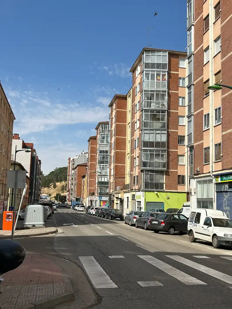 Vista exterior de Pis en venda en Burgos amb Calefacció i Moblat