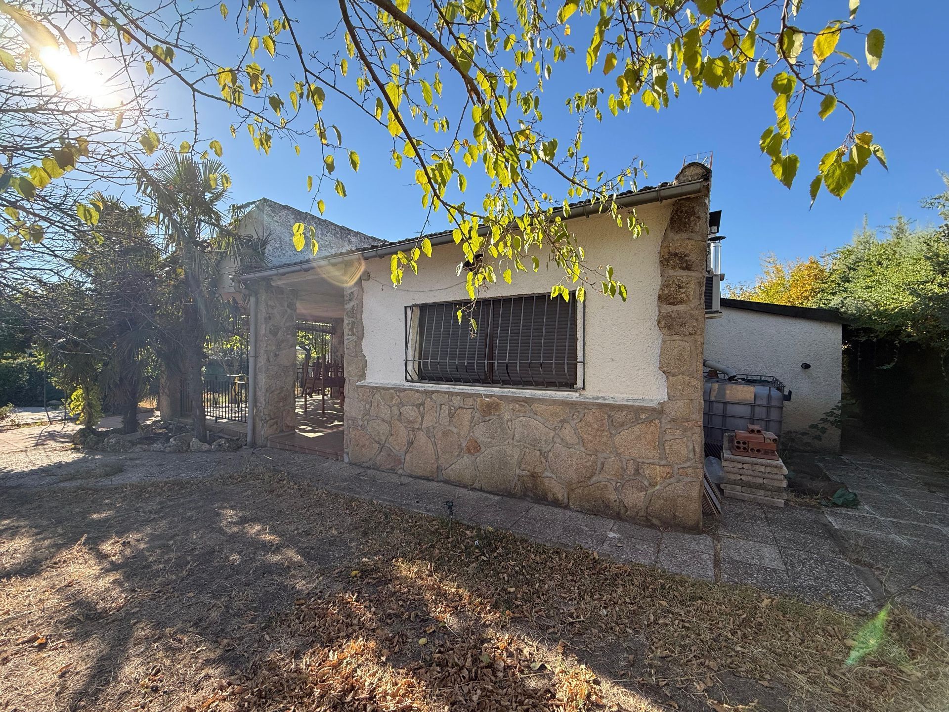 Vista exterior de Casa o xalet en venda en Escalona amb Calefacció, Jardí privat i Piscina