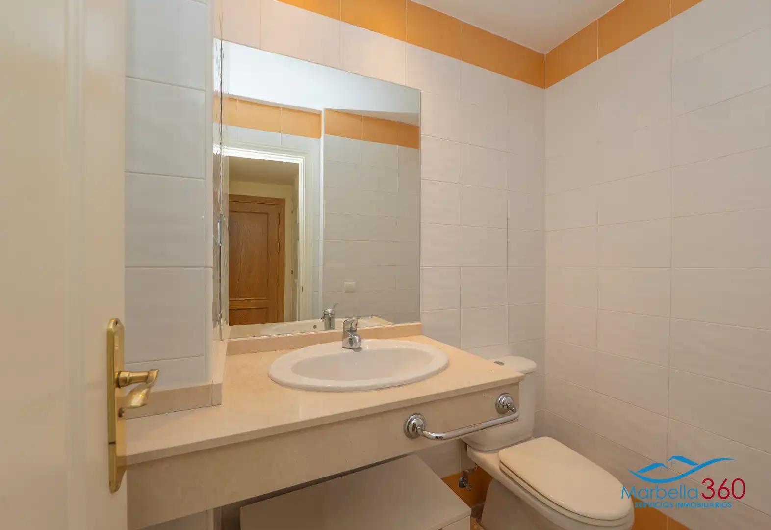 Badezimmer von Wohnung zum Verkauf in Marbella mit Klimaanlage, Terrasse und Abstellraum