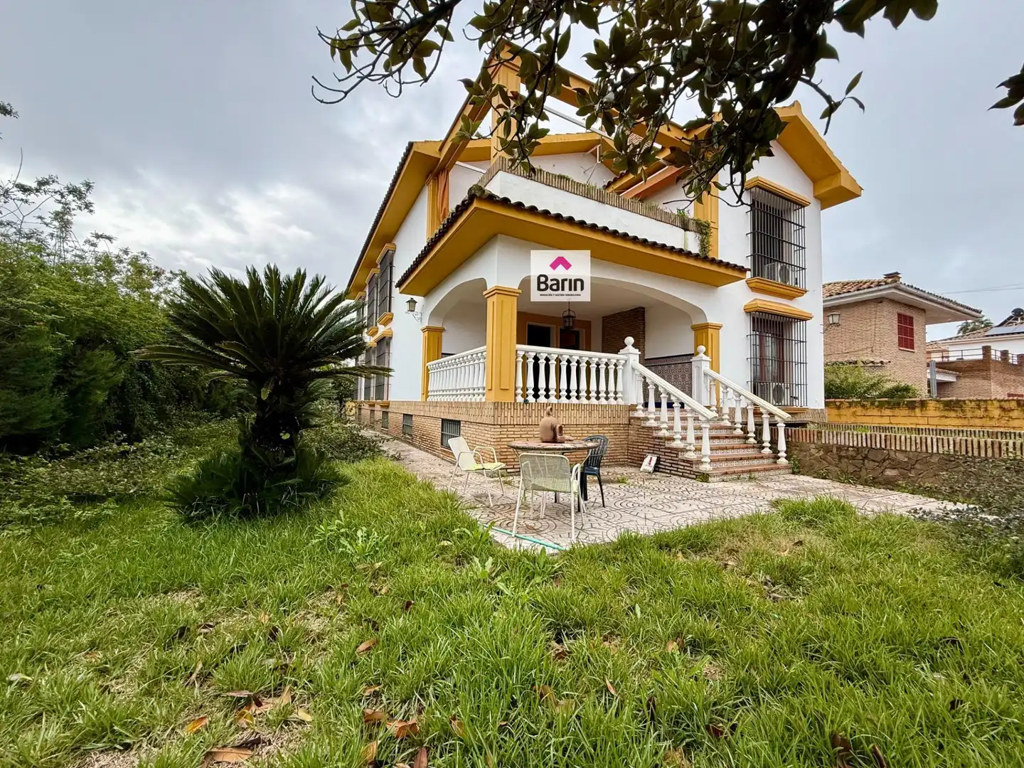 Vista exterior de Casa o xalet en venda en  Córdoba Capital amb Jardí privat, Terrassa i Traster
