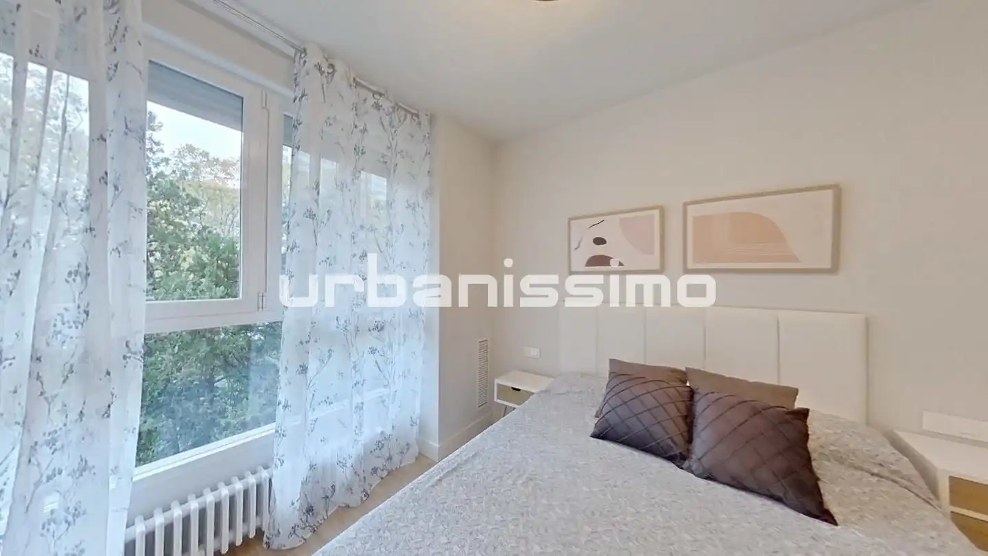 Dormitori de Apartament de lloguer en Madrid amb Aire condicionat, Calefacció i Moblat