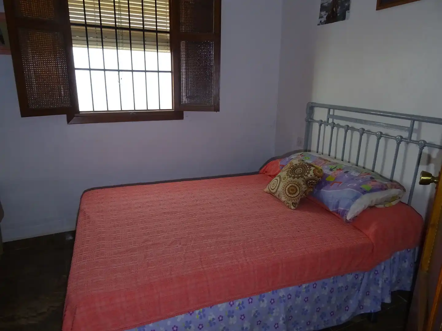 Habitación de Casa adosada en venta en Turón con Jardín privado, Terraza y Amueblado