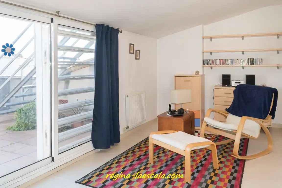 Schlafzimmer von Dachboden zum Verkauf in L'Escala mit Heizung, Terrasse und Möbliert