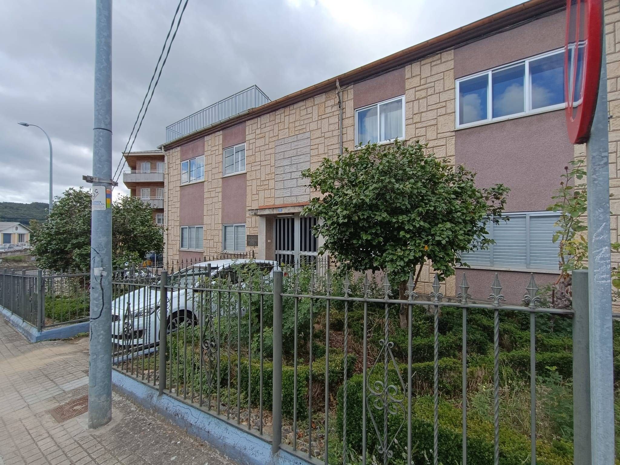Exterior view of Building for sale in Viana do Bolo