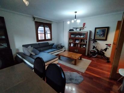 Sala d'estar de Dúplex en venda en Santurtzi  amb Aire condicionat i Terrassa