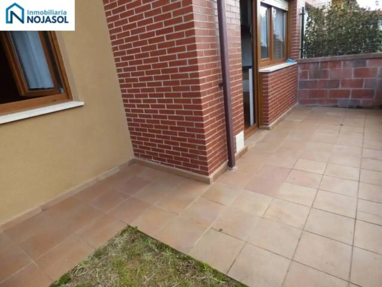 Terrasse von Einfamilien-Reihenhaus zum Verkauf in Bareyo mit Heizung, Terrasse und Möbliert