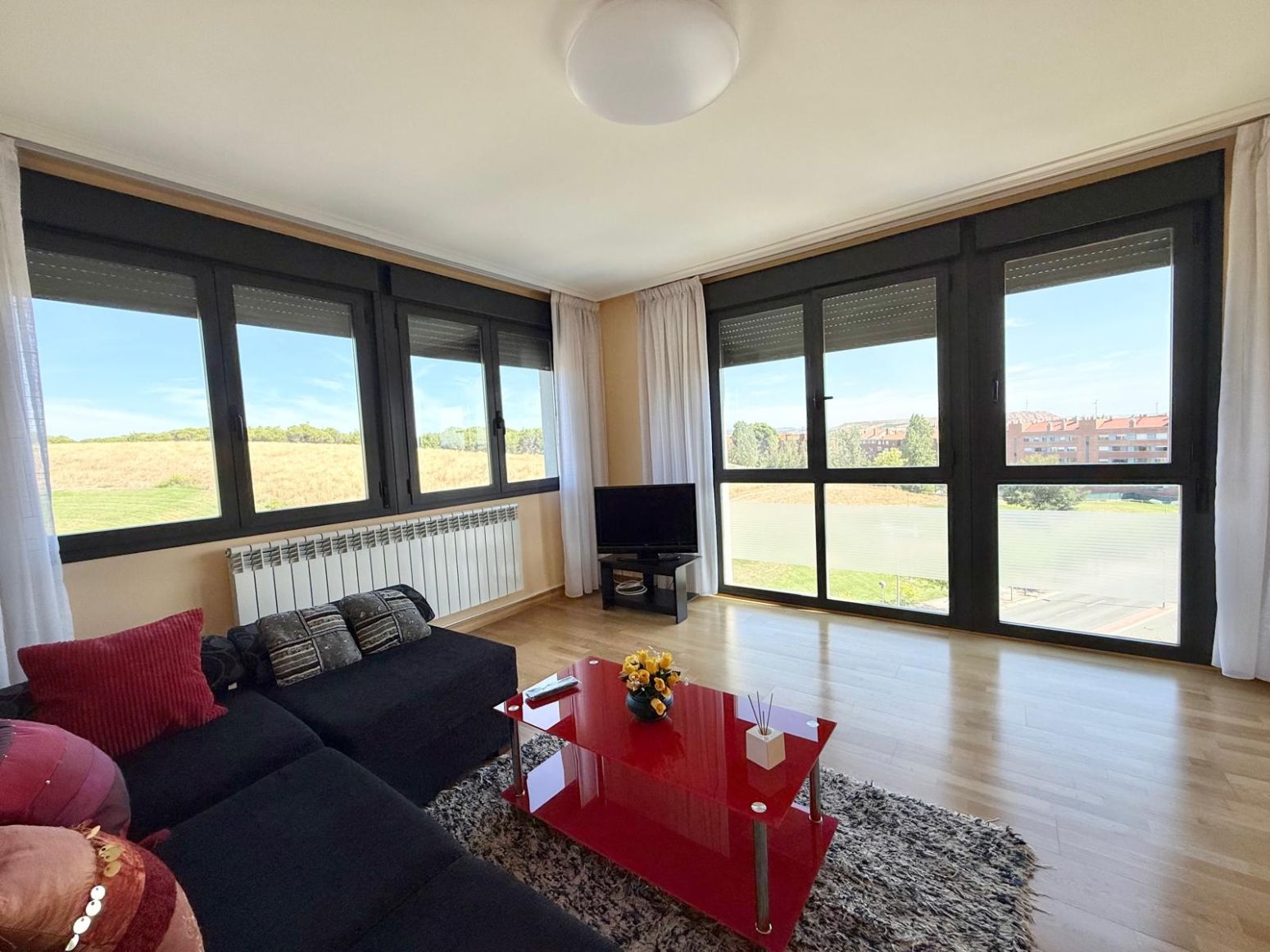 Sala de estar de Piso de alquiler en  Logroño con Calefacción, Parquet y Piscina