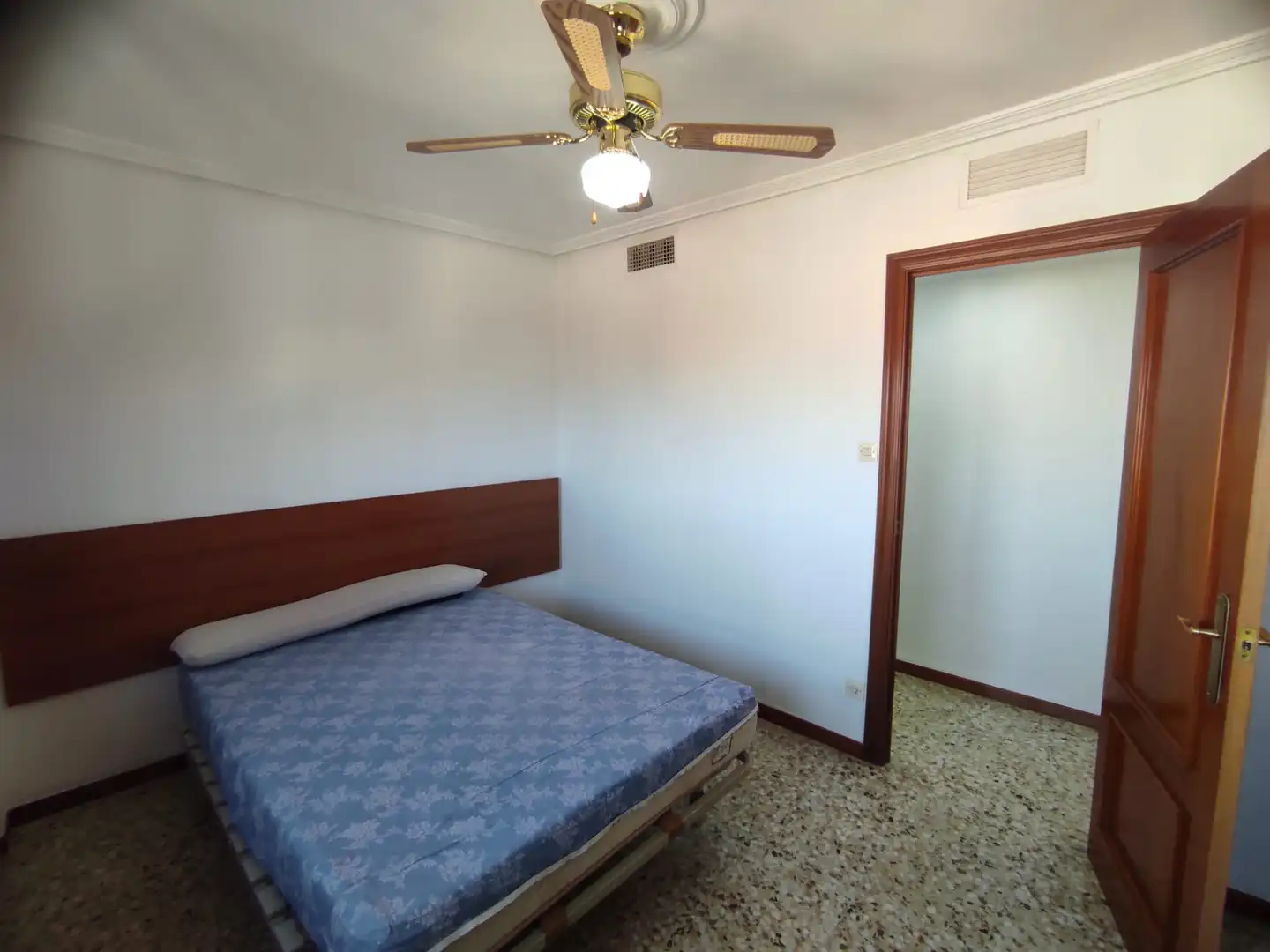 Bedroom of Flat for sale in Zaragoza  with Air Conditioner, Heating and Oven