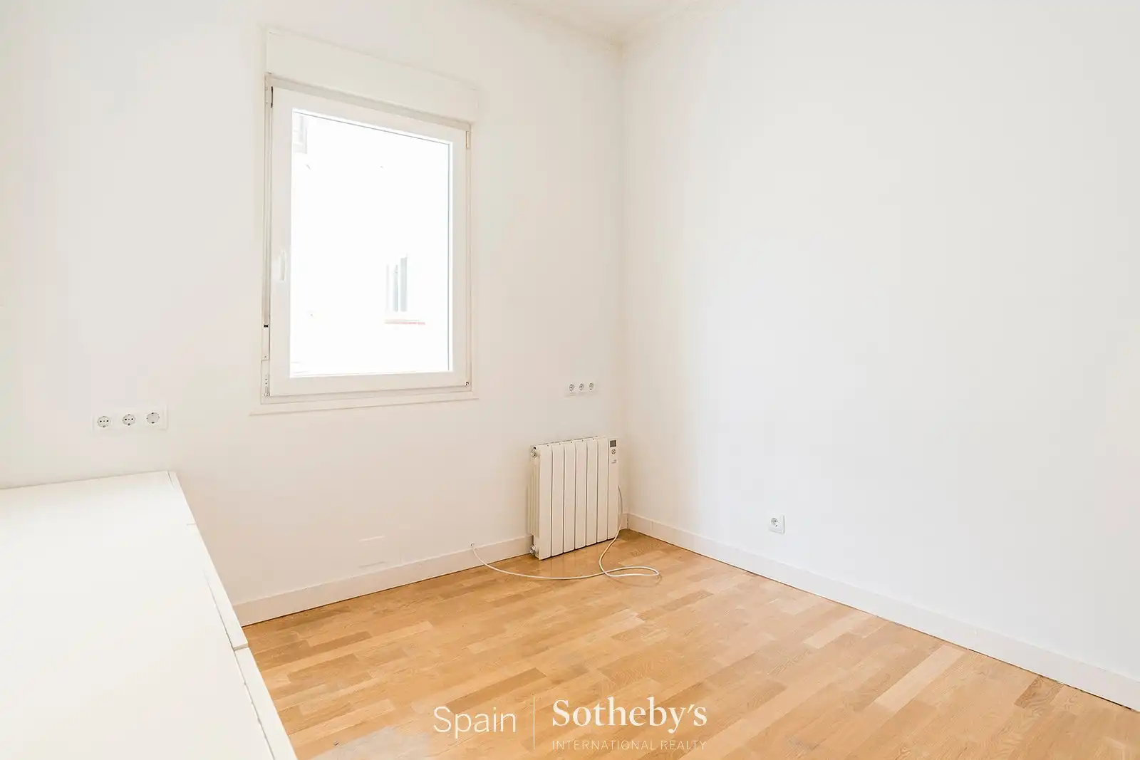 Dormitori de Apartament de lloguer en Madrid amb Aire condicionat i Calefacció