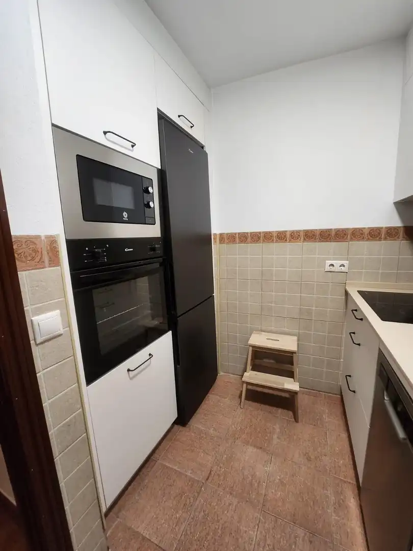 Cuina de Pis de lloguer en Córdoba amb Aire condicionat i Moblat