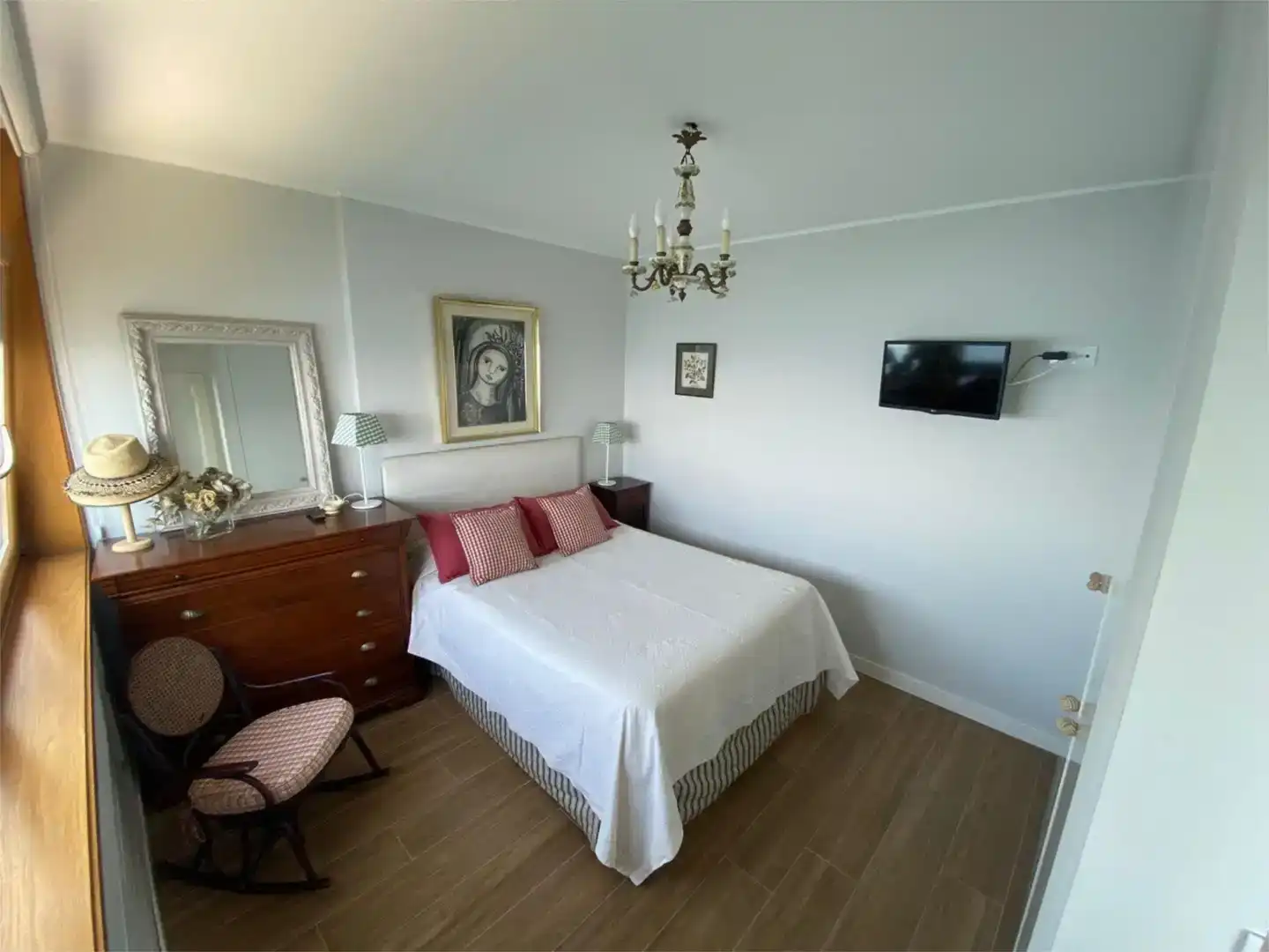 Schlafzimmer von Wohnung zur Miete in Vigo  mit Privatgarten, Parkett und Möbliert