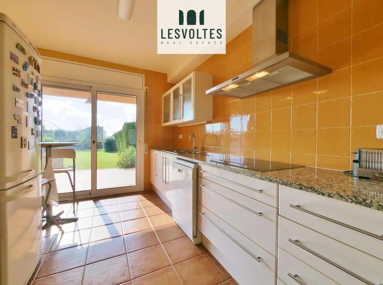 Küche von Einfamilien-Reihenhaus zum Verkauf in Palafrugell mit Heizung, Privatgarten und Terrasse