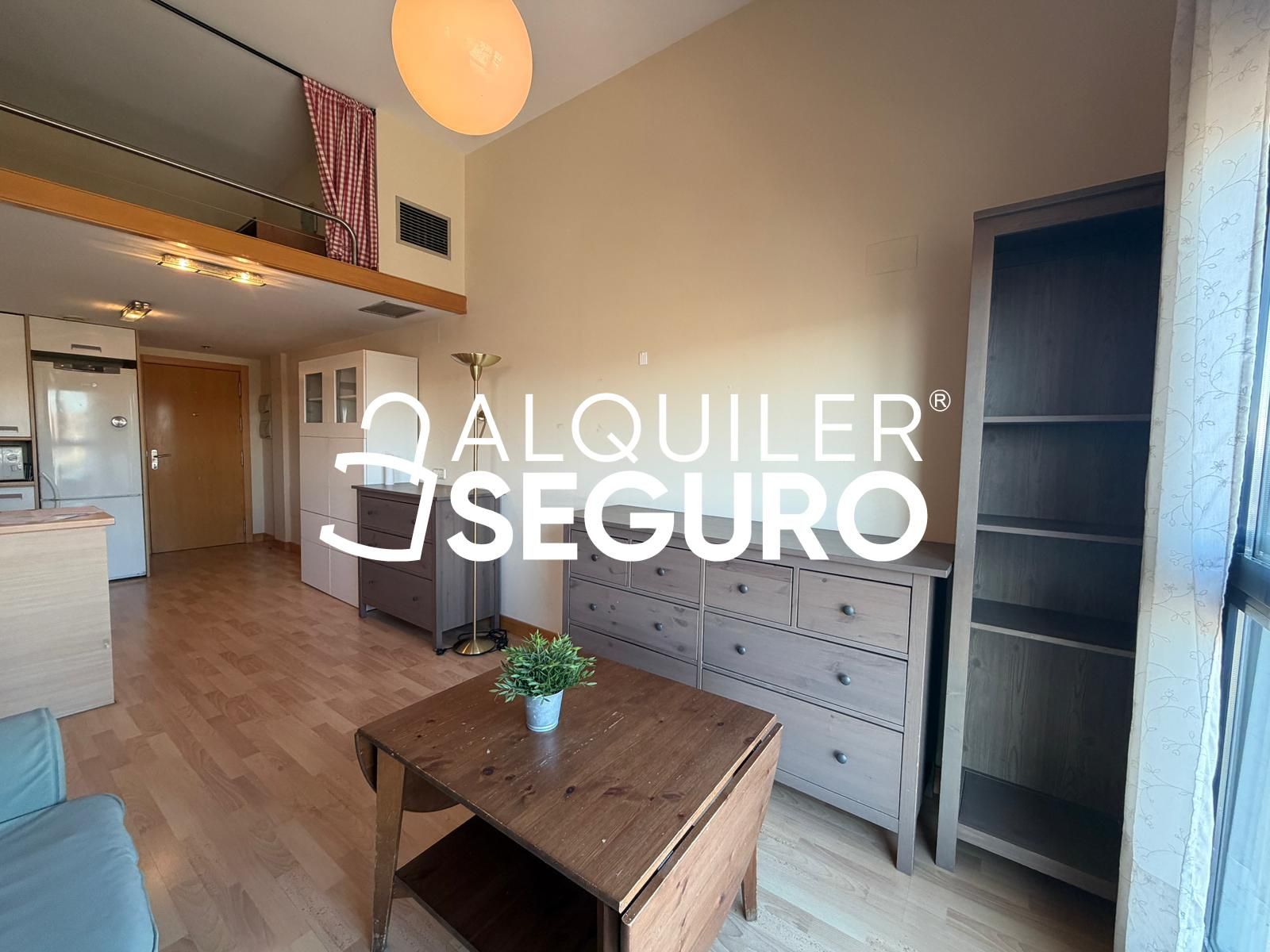 Dormitori de Pis de lloguer en  Madrid Capital amb Aire condicionat, Calefacció i Piscina