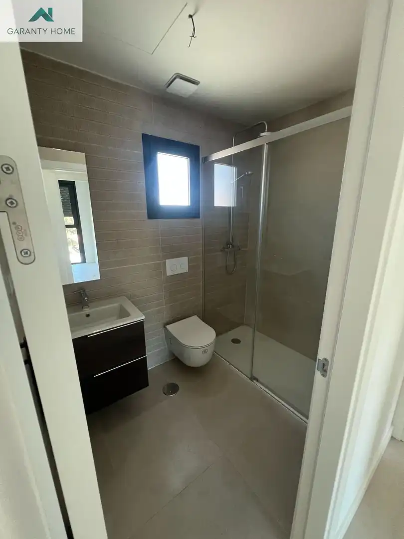 Baño de Piso de alquiler en Málaga con Terraza, Trastero y Amueblado