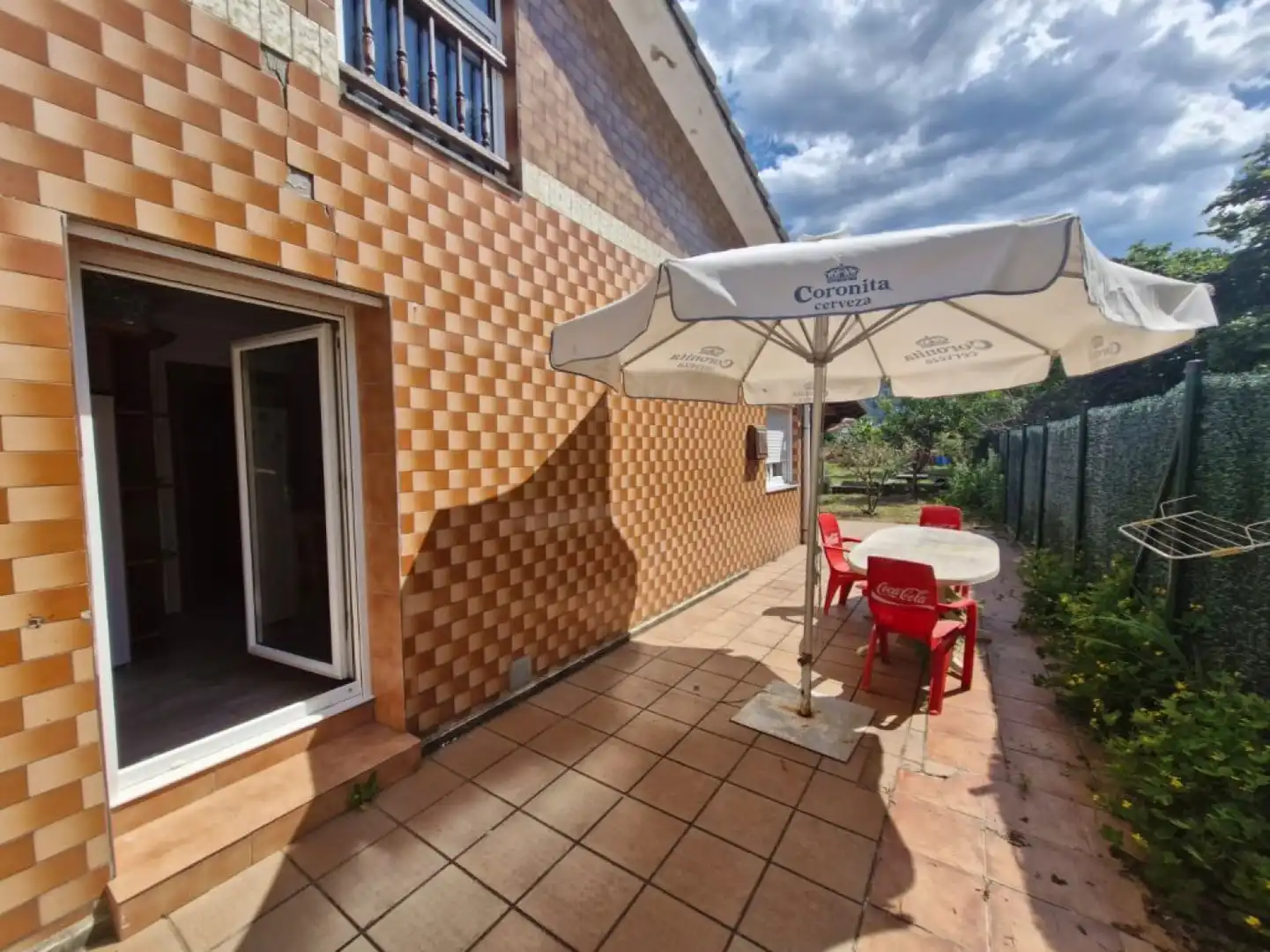 Terrassa de Casa o xalet en venda en Los Corrales de Buelna  amb Calefacció, Jardí privat i Terrassa