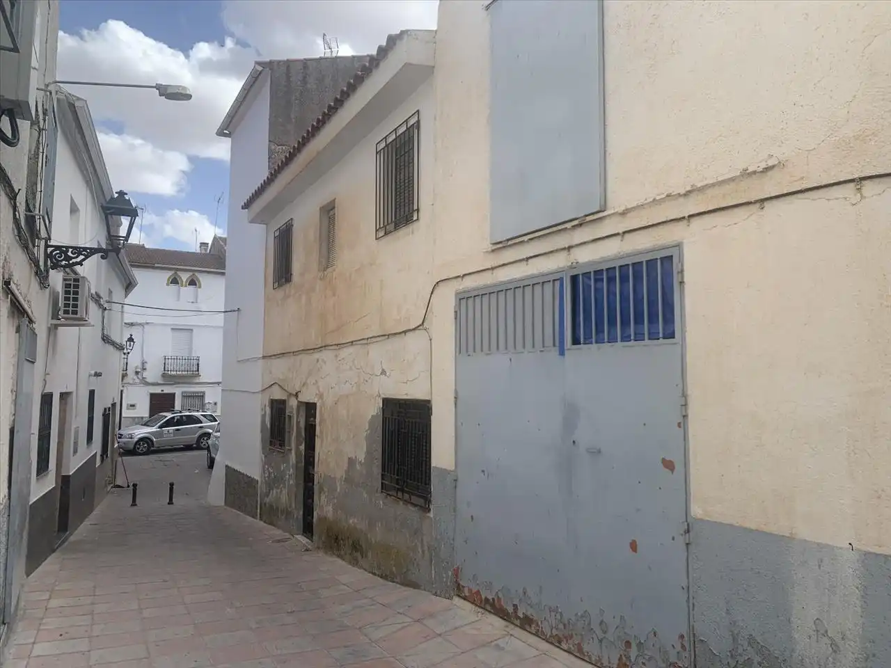 Außenansicht von Einfamilien-Reihenhaus zum Verkauf in Guadahortuna
