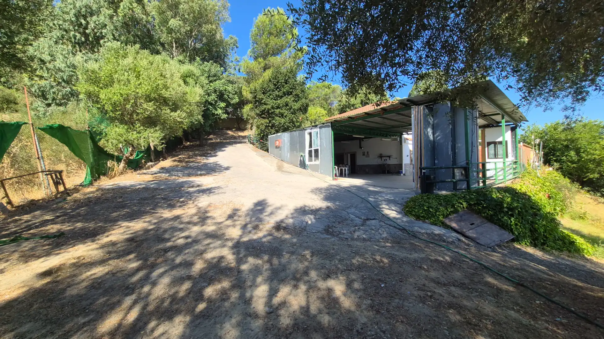 Vista exterior de Finca rústica en venda en Los Barrios amb Jardí privat, Terrassa i Piscina