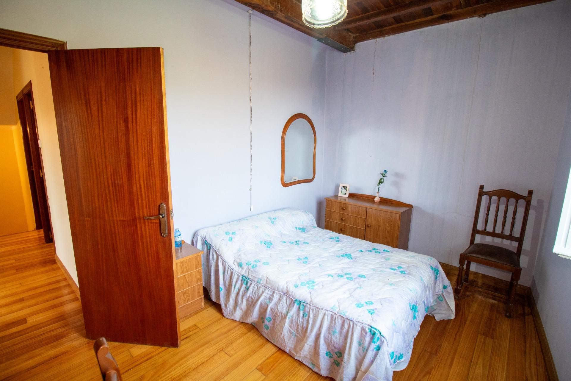 Dormitori de Finca rústica en venda en Trabada amb Jardí privat i Traster