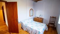 Dormitori de Finca rústica en venda en Trabada amb Jardí privat i Traster