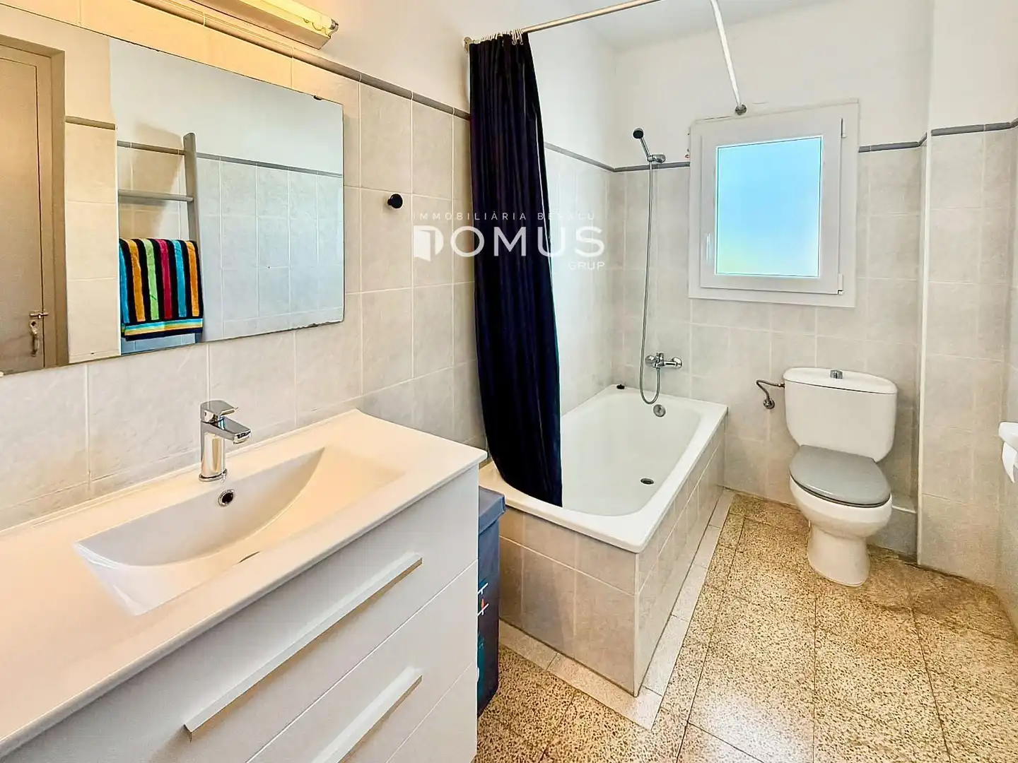 Bathroom of Flat for sale in L'Escala  with Air Conditioner, Heating and Terrace
