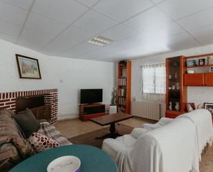 Sala d'estar de Casa o xalet en venda en Almudévar amb Calefacció i Moblat