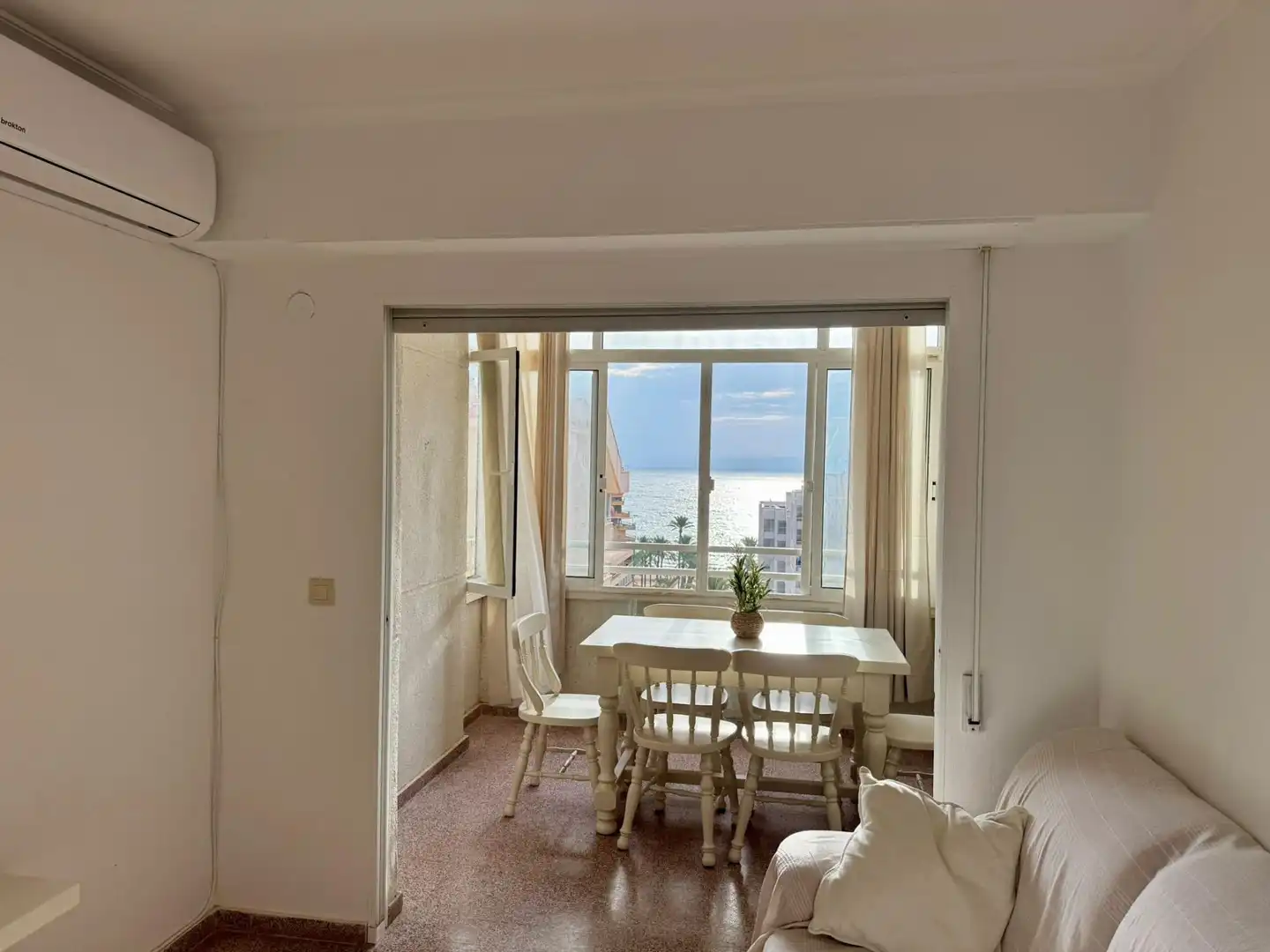 Comedor de Apartamento de alquiler en Elche / Elx con Aire acondicionado, Terraza y Amueblado
