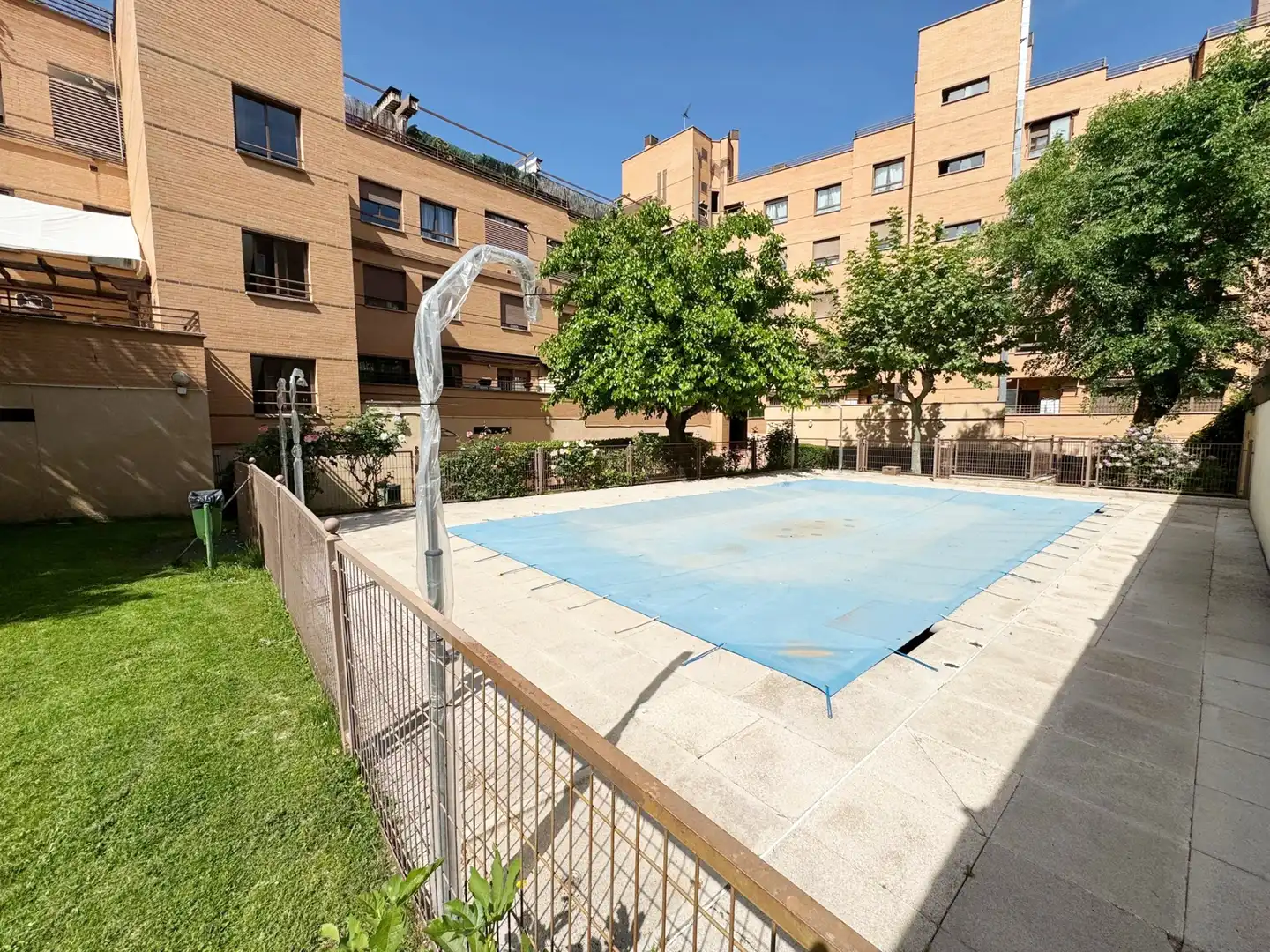 Vista exterior de Pis en venda en Madrid amb Calefacció, Terrassa i Traster