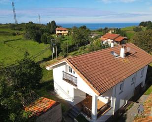 Vista exterior de Casa o xalet en venda en Ribadesella amb Jardí privat, Moblat i Balcó