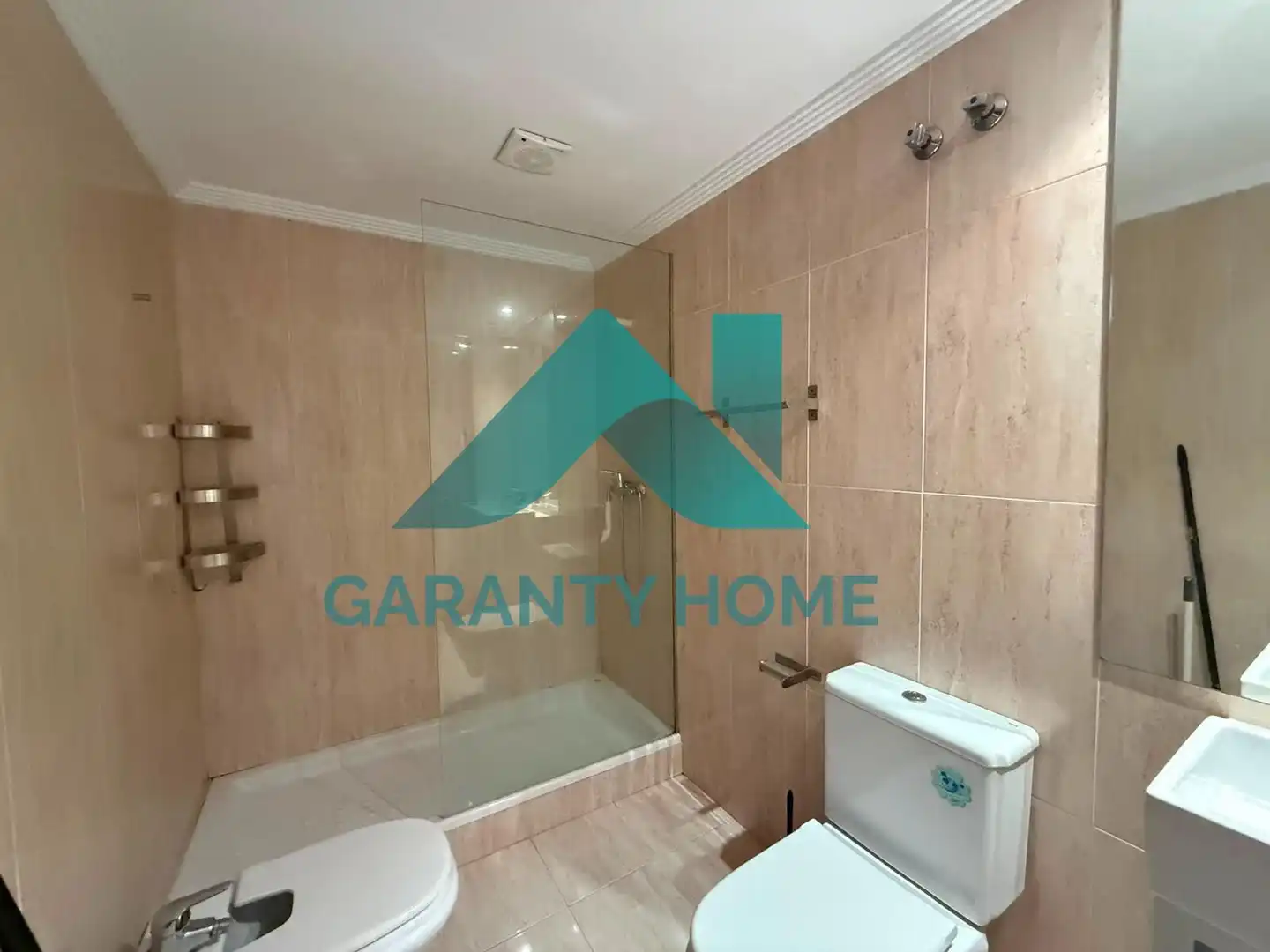 Badezimmer von Dachboden zum Verkauf in Cáceres mit Heizung, Terrasse und Möbliert