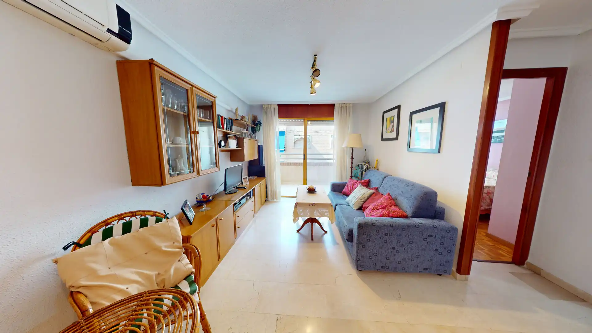 Sala d'estar de Pis en venda en Torrevieja amb Aire condicionat, Moblat i Balcó