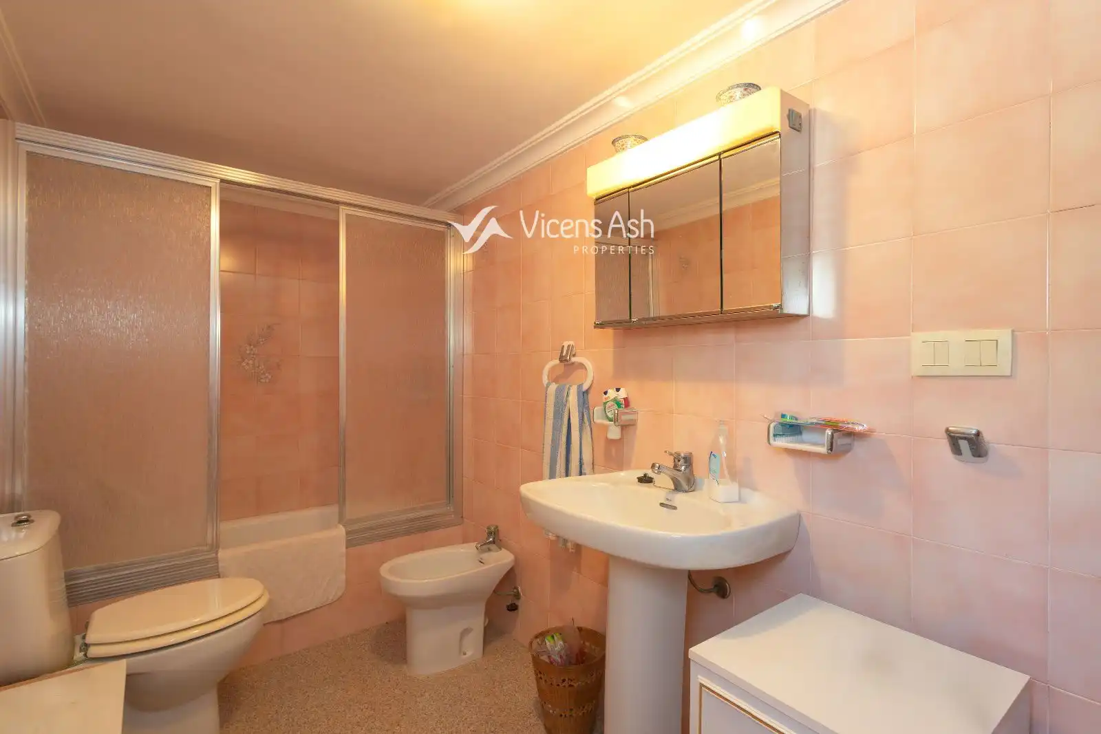 Bathroom of Houses for sale in Gata de Gorgos  with Air Conditioner, Heating and Storage room